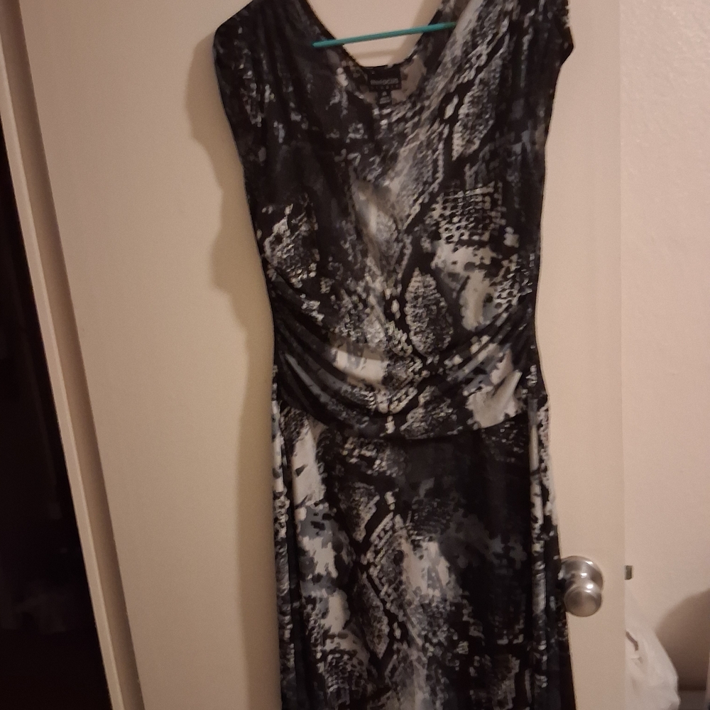 Enfocus Studio Black and Gray Midi Dress